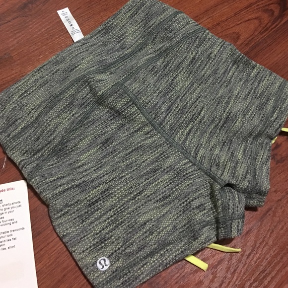 Lululemon Liberty short - Picture 3 of 4