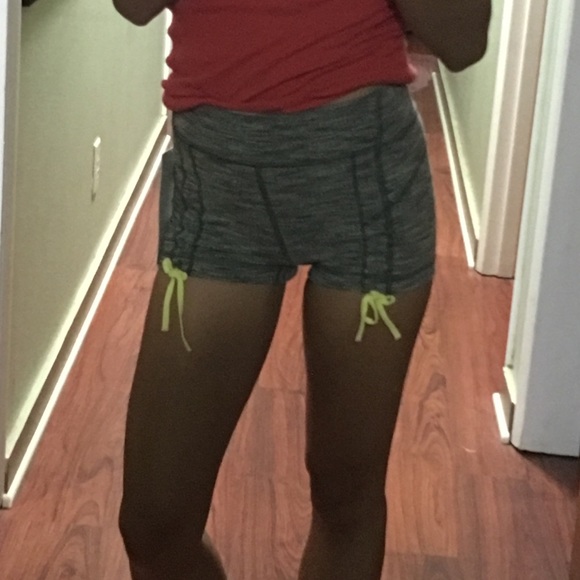 Lululemon Liberty short - Picture 4 of 4