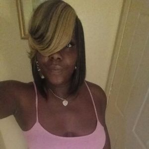 Meet your Posher, Monique