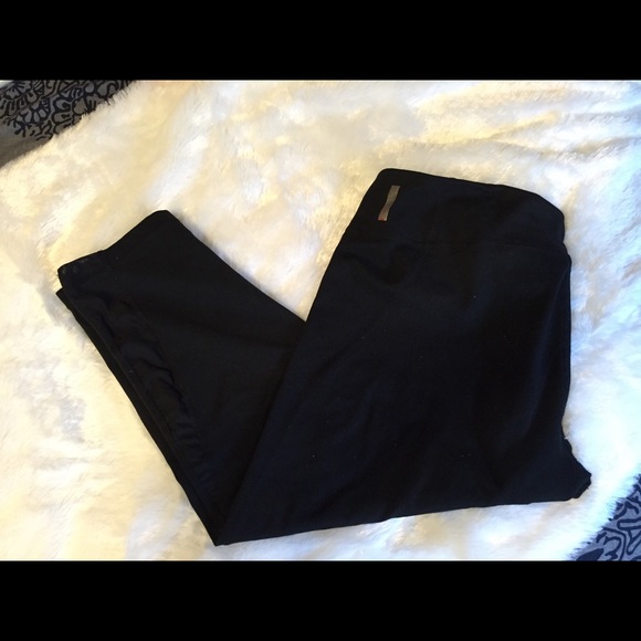 Zella live in crop