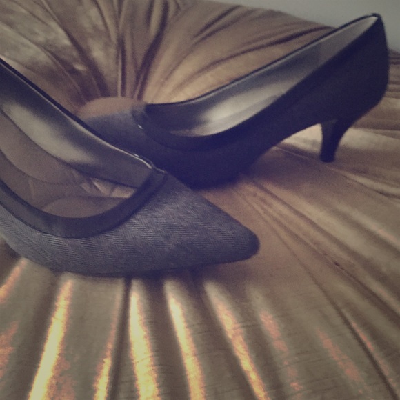8.5 Bandolino black and grey low work heel