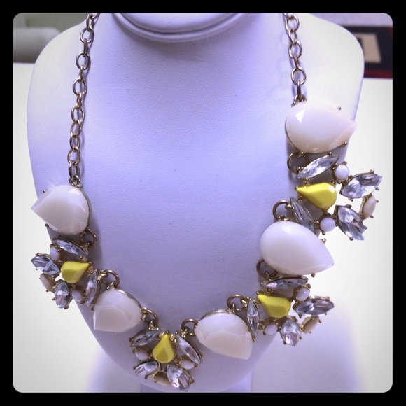 💥SOLD💥 Cream and neon yellow statement necklace