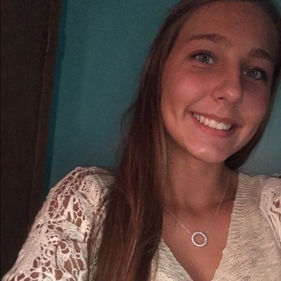 Meet your Posher, Kelsey - Picture 1 of 1