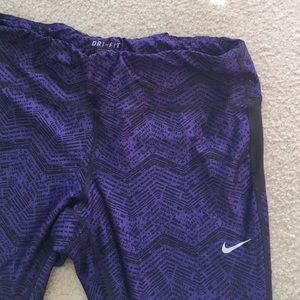 NIKE Dri-Fit Capri Leggings