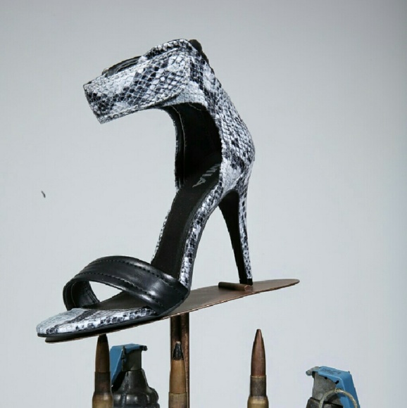 Rio snake blk/white PRICE FIRM! - Picture 3 of 5