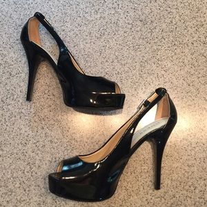 Guess patent leather pumps