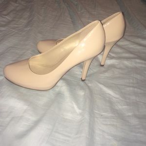 NUDE HEELS