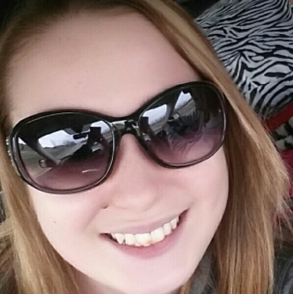 Meet your Posher, Paige - Picture 1 of 1