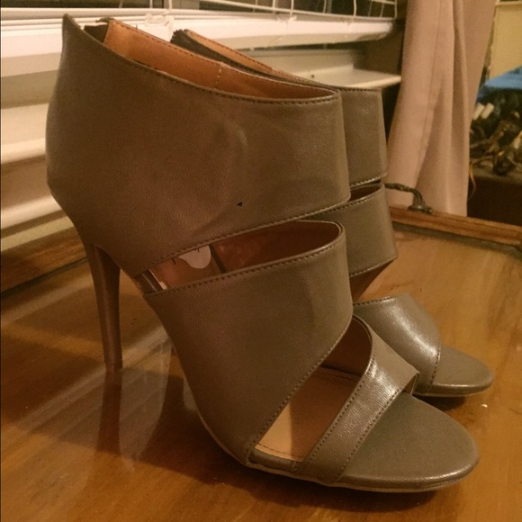 Strappy nude heels - Picture 1 of 2