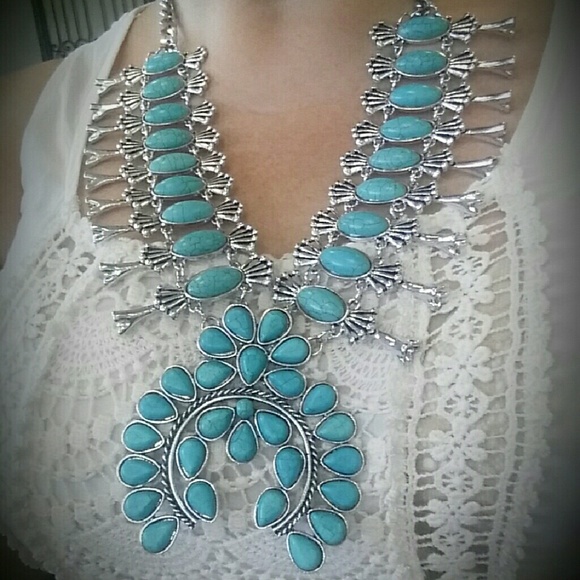 Large Silvertone Howlite Squash Blossom Necklace - Picture 2 of 2