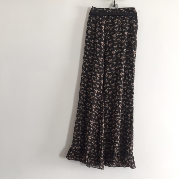 Flowery flared pants
