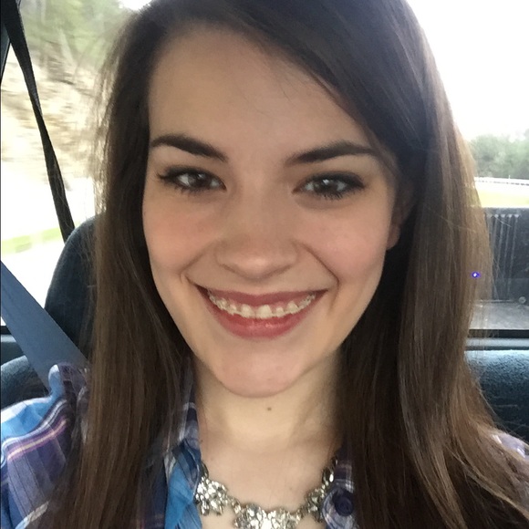 Meet your Posher, Emily - Picture 2 of 2