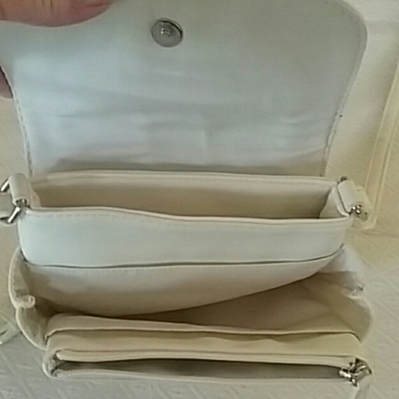 Kenneth Cole reaction handbag - Picture 3 of 4