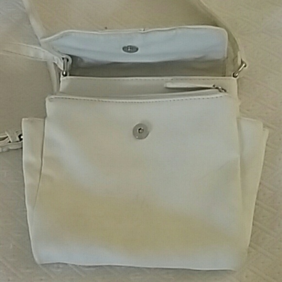 Kenneth Cole reaction handbag - Picture 4 of 4