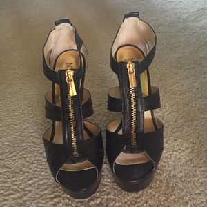 Michael Kors Berkley Platform with size 8.5 Black