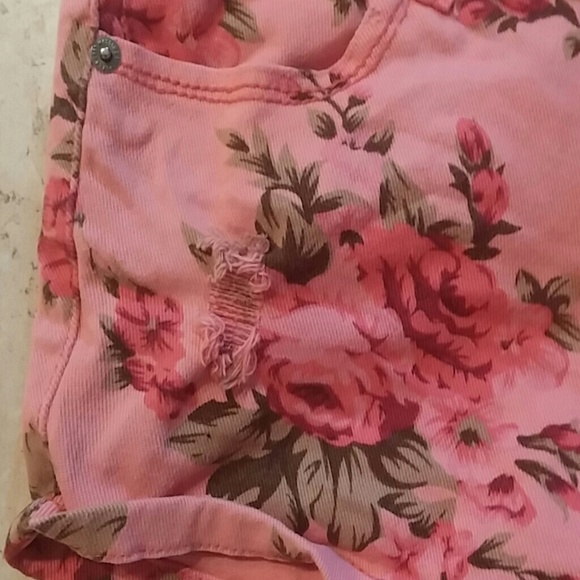 Shorts/Mossimo Supply Co. - Picture 4 of 4