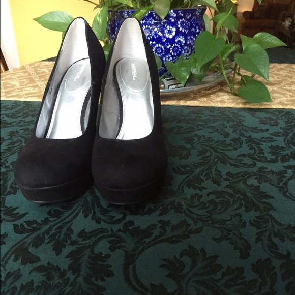 Black suede heels - Picture 2 of 5
