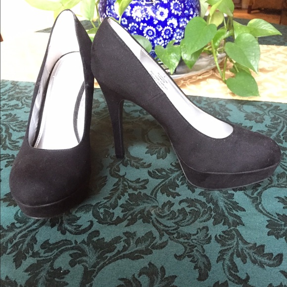 Black suede heels - Picture 3 of 5