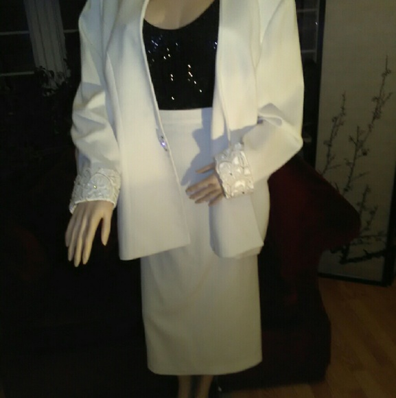 Suit - Picture 2 of 4