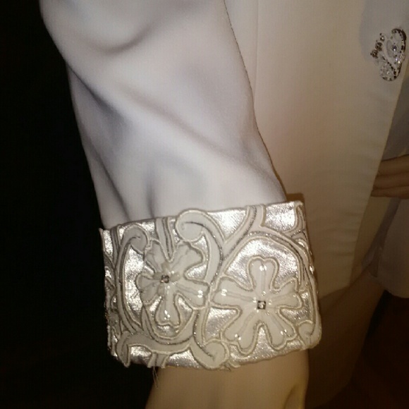 Suit - Picture 3 of 4