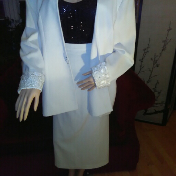 Suit - Picture 4 of 4