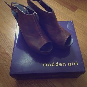 Madden Girl "Kalie" wedges