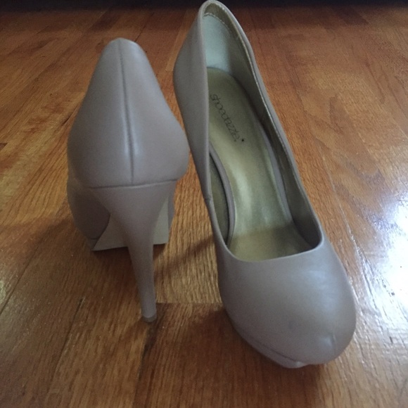 Nude leather pumps - Picture 2 of 3