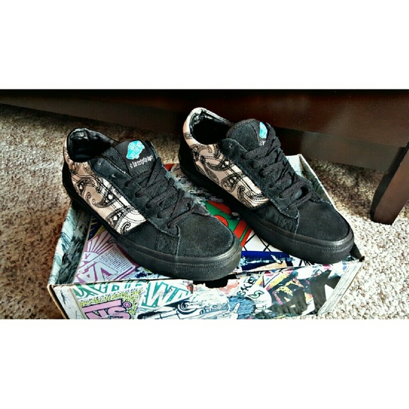 *HOLD FOR HAXBY541*Skull Paisley Sneakers