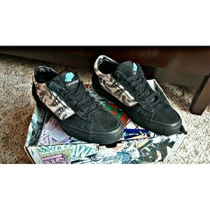 *HOLD FOR HAXBY541*Skull Paisley Sneakers