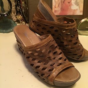 Tan Antelope Wedges