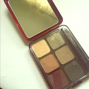 MAC LE eyeshadow palette in Intriguing Scarlet