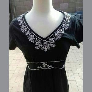 Mexican cotton blouse with white embroidery.