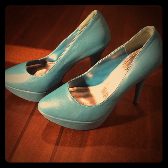 Teal pumps