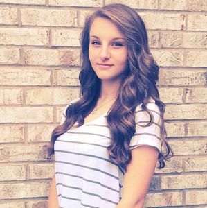 Meet your Posher, Katelyn