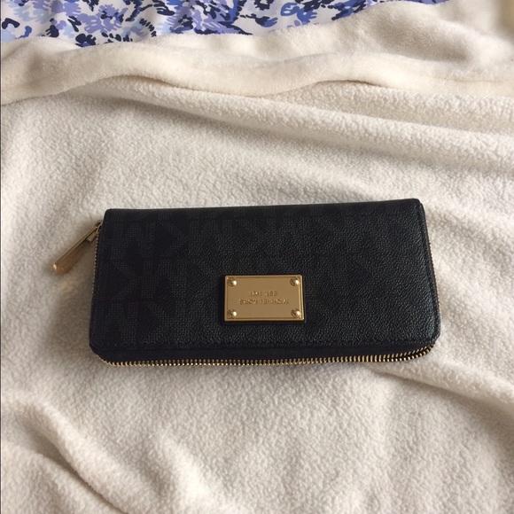 MK Jet Set continental zip around clutch wallet