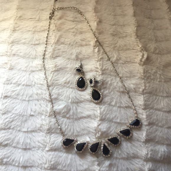 Black and silver matching earring and necklace set