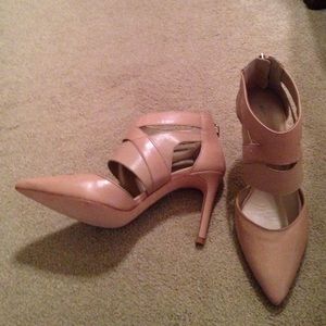High heels shoes
