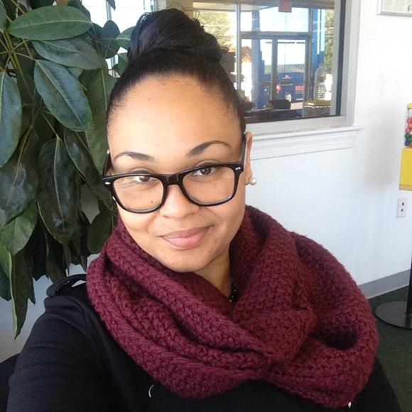 Meet your Posher, Evana