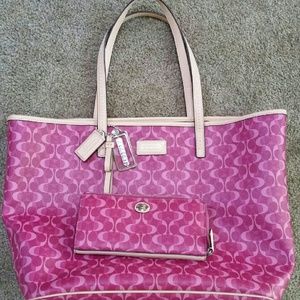 COACH park metro dream C tote with matching wallet