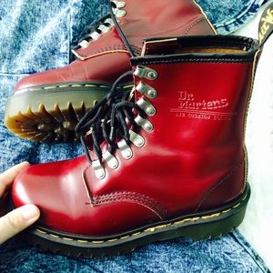 MADE IN ENGLAND DR MARTENS