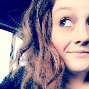 Meet your Posher, Caitlin