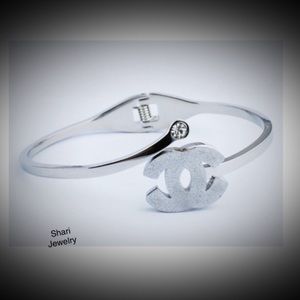Bangle bracelet with crystal accent