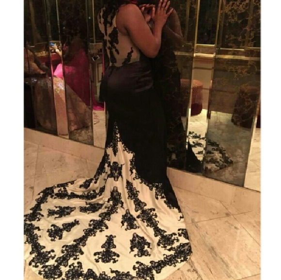 Black dress with nude sweetheart neck - Picture 3 of 3