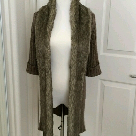 Fur collared sweater