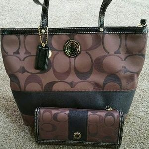 COACH Signature C tote and Wallet