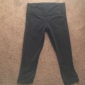Lululemon crops 4
