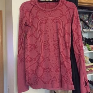 lululemon size 6 maroon top