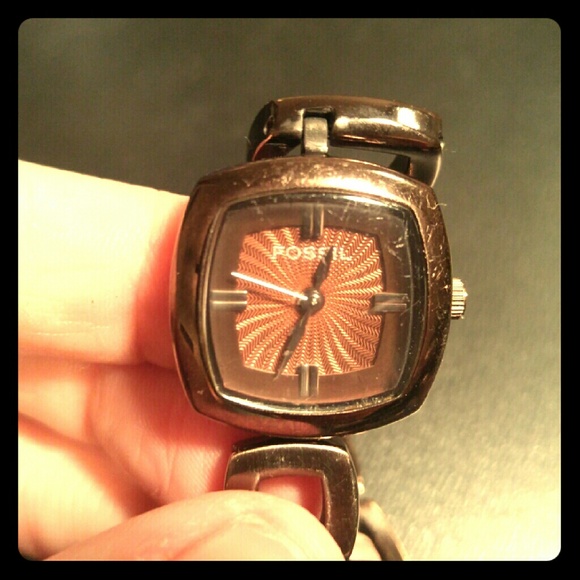 Adorable brown fossil watch