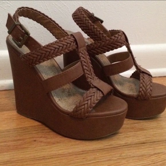 Tan wedges