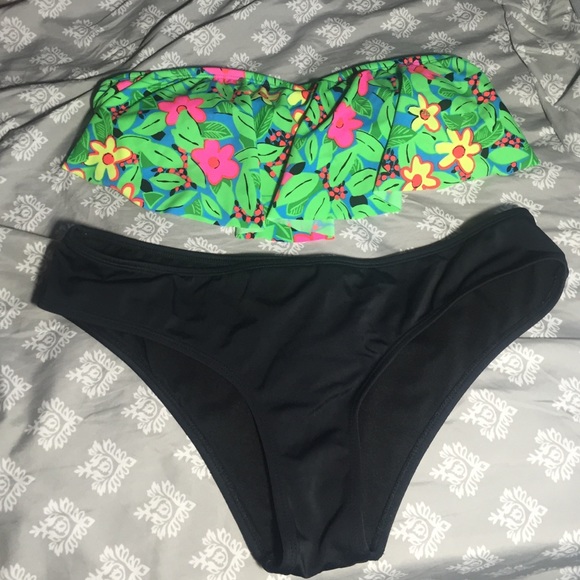 SWIMSUIT ✨✨ - Picture 1 of 3